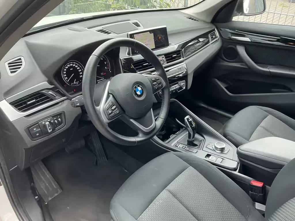 BMW X1 18d Advantage sDrive Navi R.Cam AHK LED SHZ 06/2022-photo-4