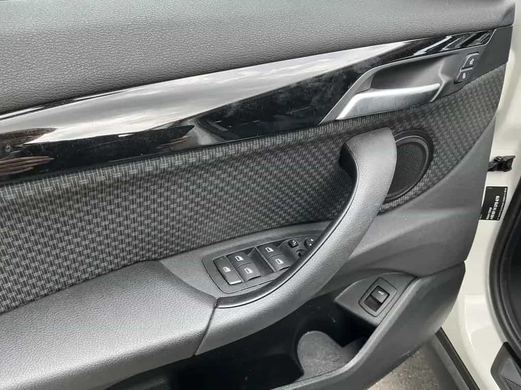 BMW X1 18d Advantage sDrive Navi R.Cam AHK LED SHZ 06/2022-photo-5