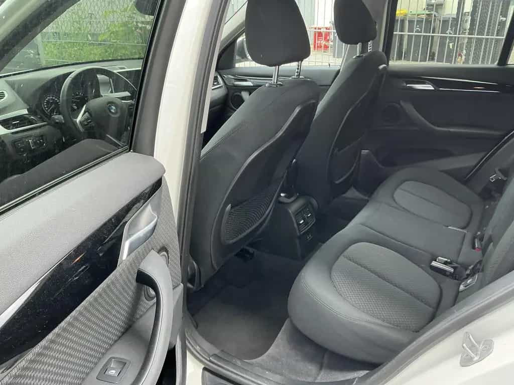 BMW X1 18d Advantage sDrive Navi R.Cam AHK LED SHZ 06/2022-photo-7