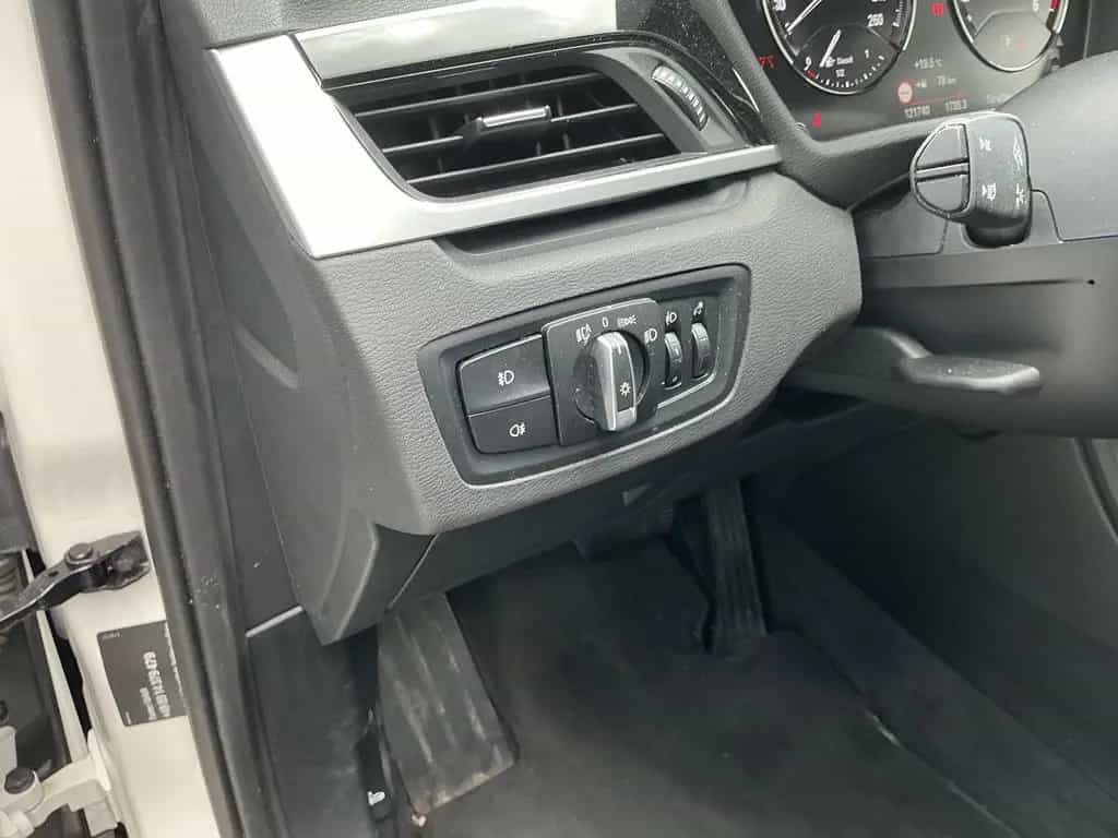 BMW X1 18d Advantage sDrive Navi R.Cam AHK LED SHZ 06/2022-photo-8