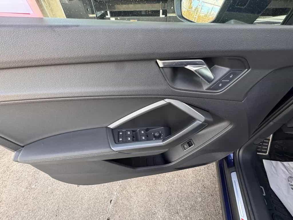Audi Q3 35 TDI S-LINE  Virtual LED AHK 19Zoll Kamera 06/2021-photo-17