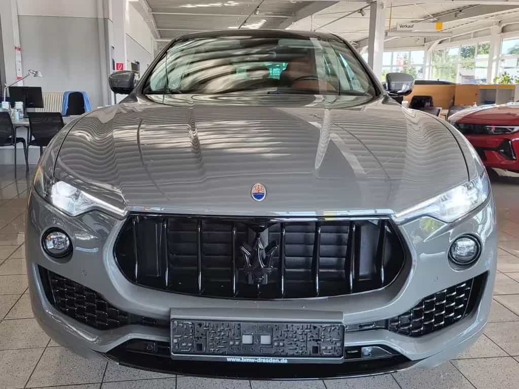 Maserati Levante 3.0 Turbo V6 "Premium Lackierung" Sound 01/2017-photo-2
