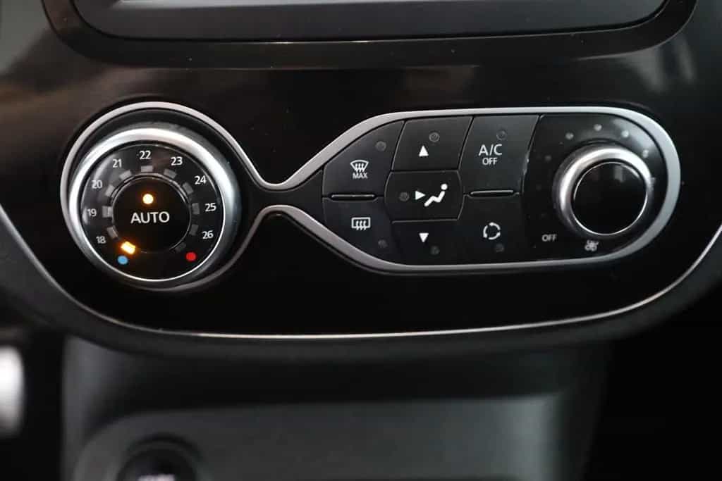 Renault Captur 1.3 TCe Intens Aut. LED Navi Kamera 08/2019-photo-11