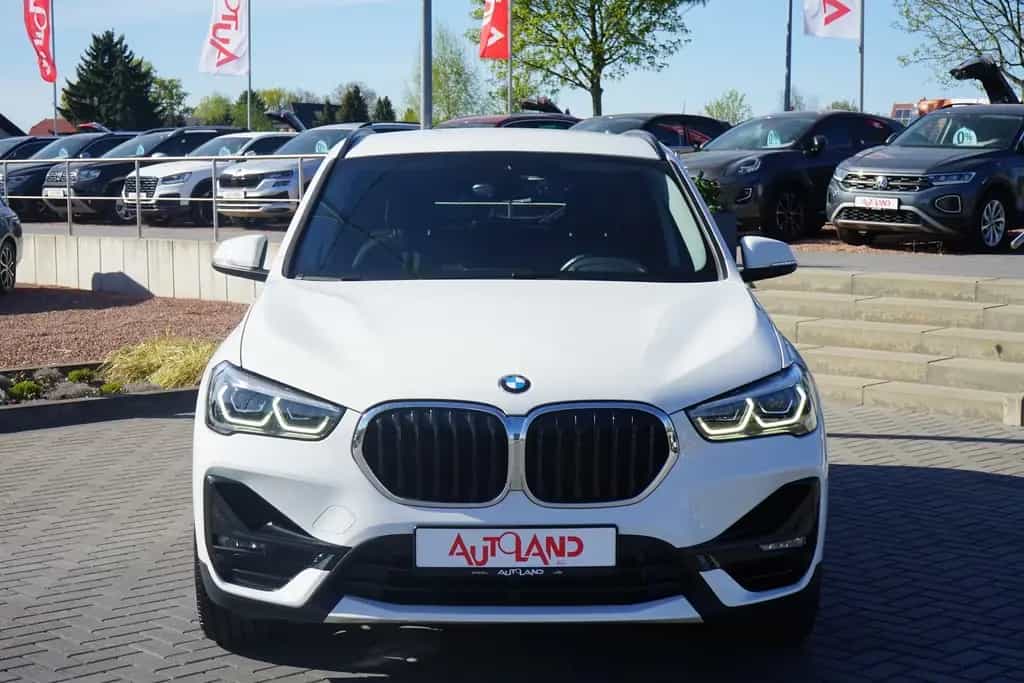 BMW X1 sDrive 18 i Sport Line Aut. LED AAC AHK SHZ 03/2020-photo-2