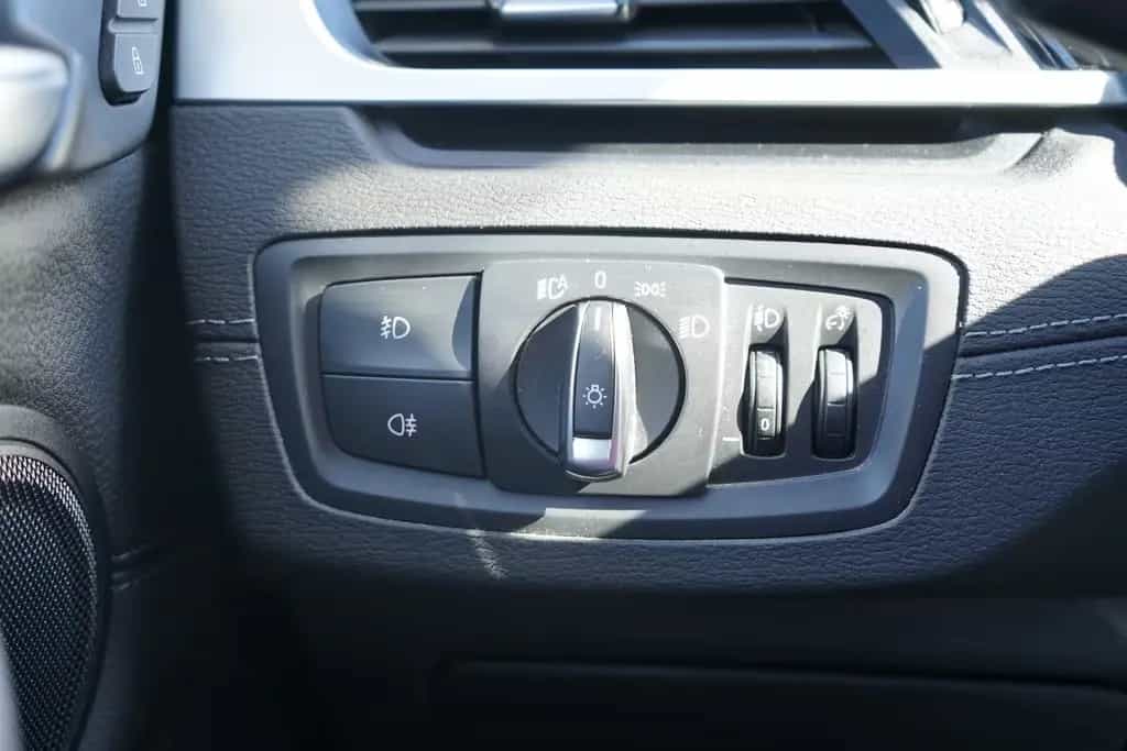 BMW X1 sDrive 18 i Sport Line Aut. LED AAC AHK SHZ 03/2020-photo-21