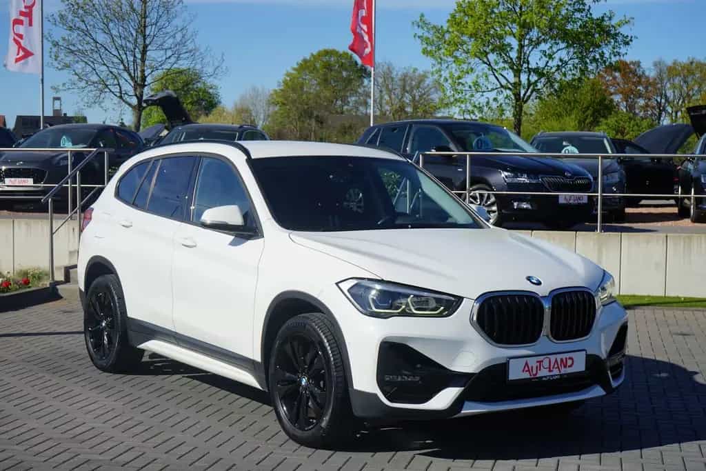 BMW X1 sDrive 18 i Sport Line Aut. LED AAC AHK SHZ 03/2020-photo-3