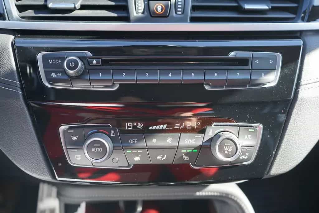 BMW X1 sDrive 18 i Sport Line Aut. LED AAC AHK SHZ 03/2020-photo-31