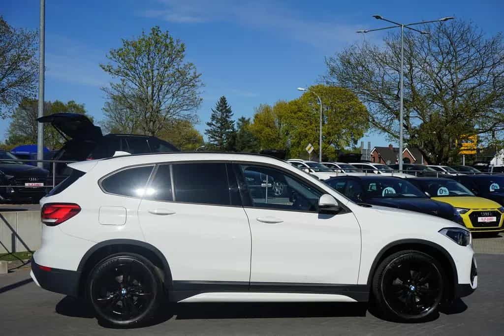 BMW X1 sDrive 18 i Sport Line Aut. LED AAC AHK SHZ 03/2020-photo-4
