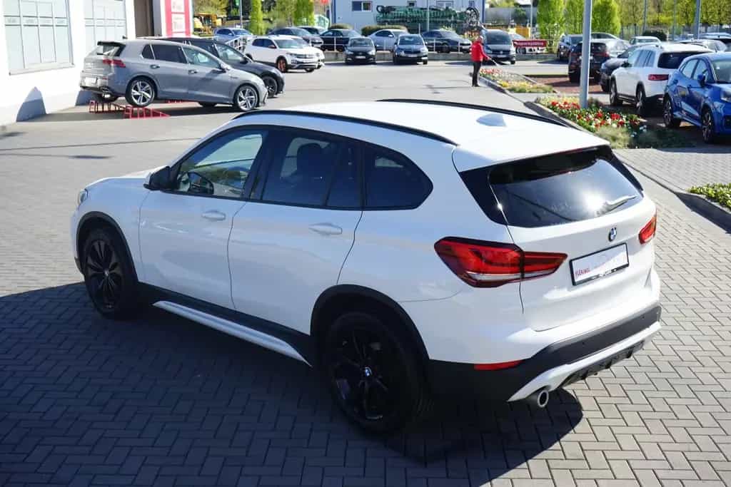 BMW X1 sDrive 18 i Sport Line Aut. LED AAC AHK SHZ 03/2020-photo-9