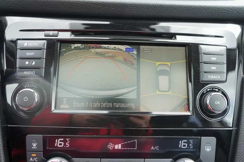 Nissan Qashqai 1.3 Zama Navi Panorama 360° DAB Kamera 03/2021-photo-24