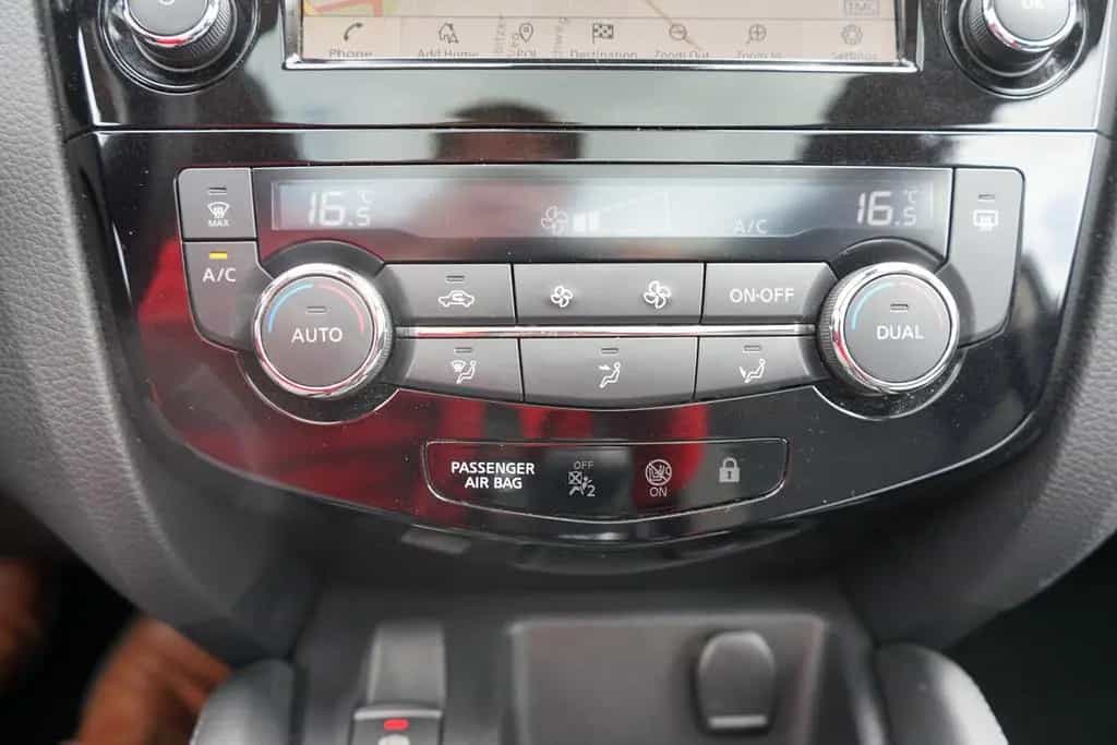 Nissan Qashqai 1.3 Zama Navi Panorama 360° DAB Kamera 03/2021-photo-25
