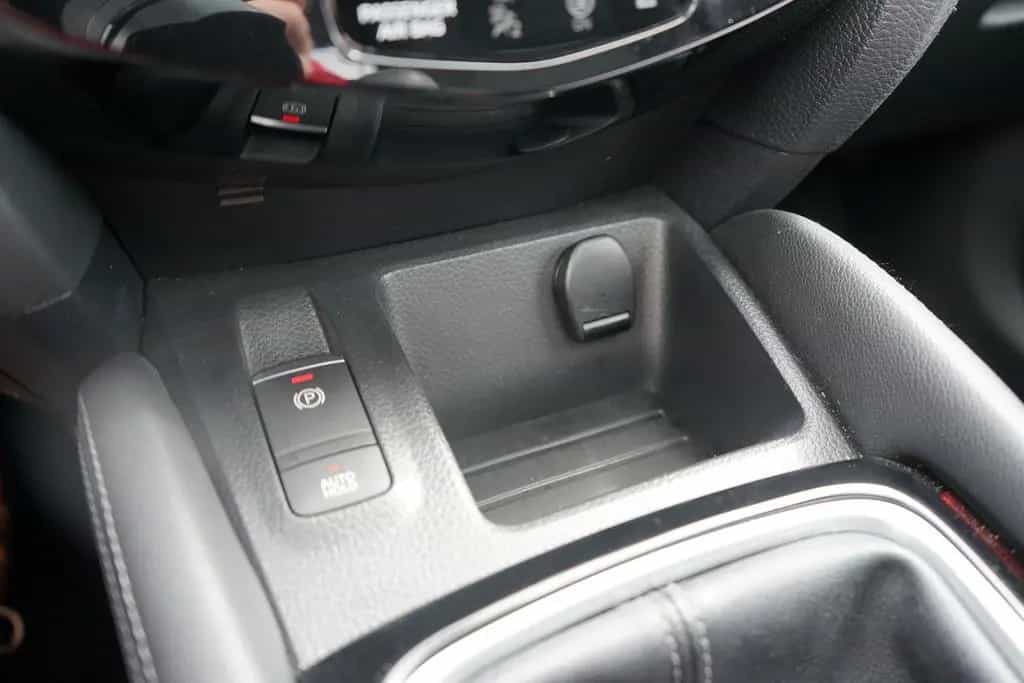Nissan Qashqai 1.3 Zama Navi Panorama 360° DAB Kamera 03/2021-photo-26