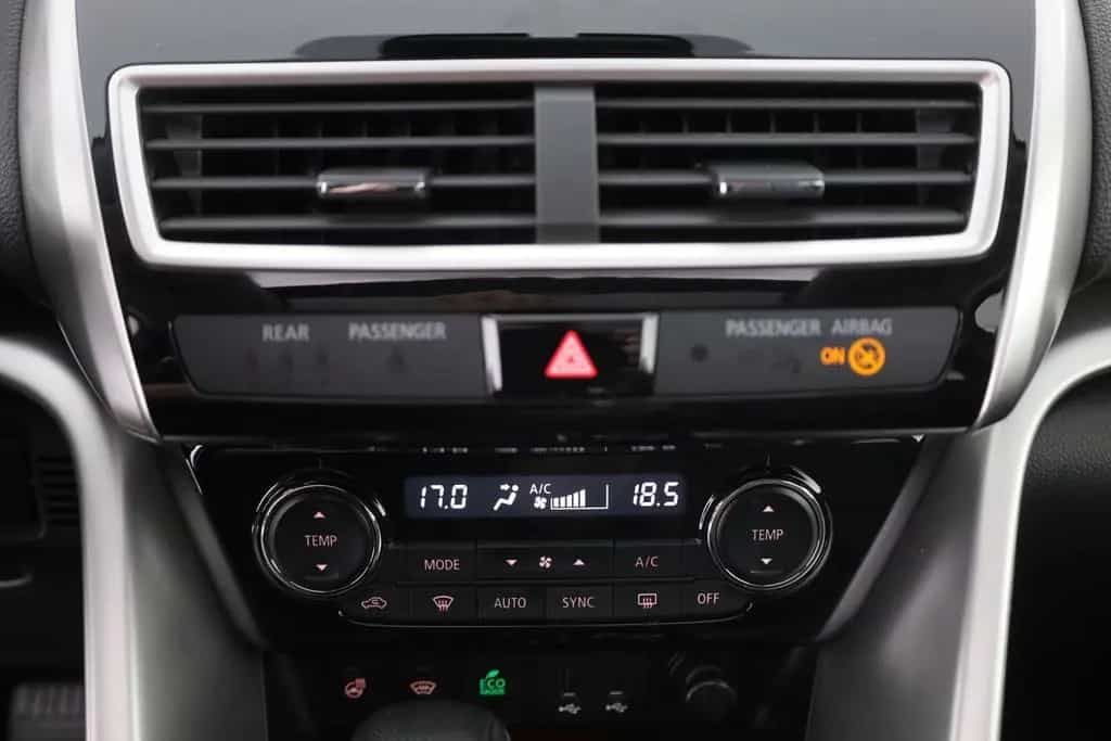 Mitsubishi Eclipse Cross 1.5 T-MIVEC Top 4WD LED ACC 360° 01/2018-photo-11
