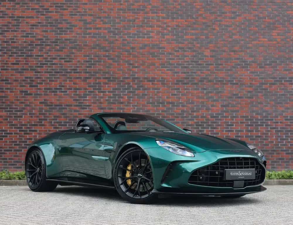 Aston Martin V8 Vantage Vantage Roadster 4.0 V8 | Malachite - B&W 09/2025-photo-0