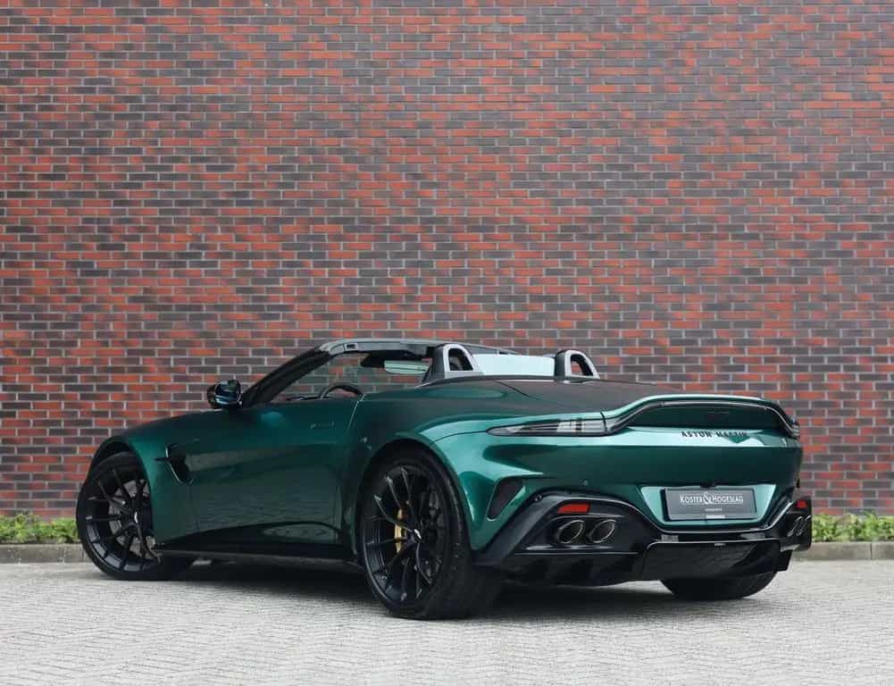 Aston Martin V8 Vantage Vantage Roadster 4.0 V8 | Malachite - B&W 09/2025-photo-1