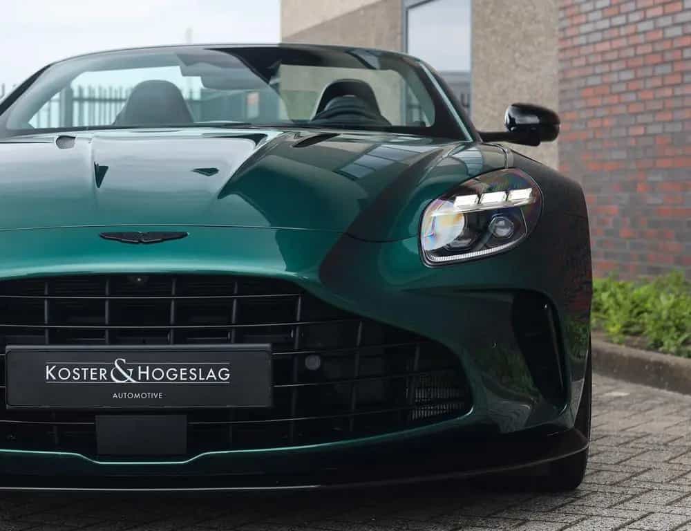 Aston Martin V8 Vantage Vantage Roadster 4.0 V8 | Malachite - B&W 09/2025-photo-11