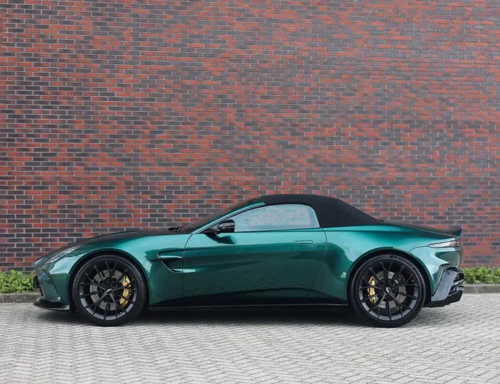 Aston Martin V8 Vantage Vantage Roadster 4.0 V8 | Malachite - B&W 09/2025-photo-14