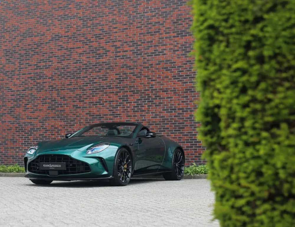 Aston Martin V8 Vantage Vantage Roadster 4.0 V8 | Malachite - B&W 09/2025-photo-15