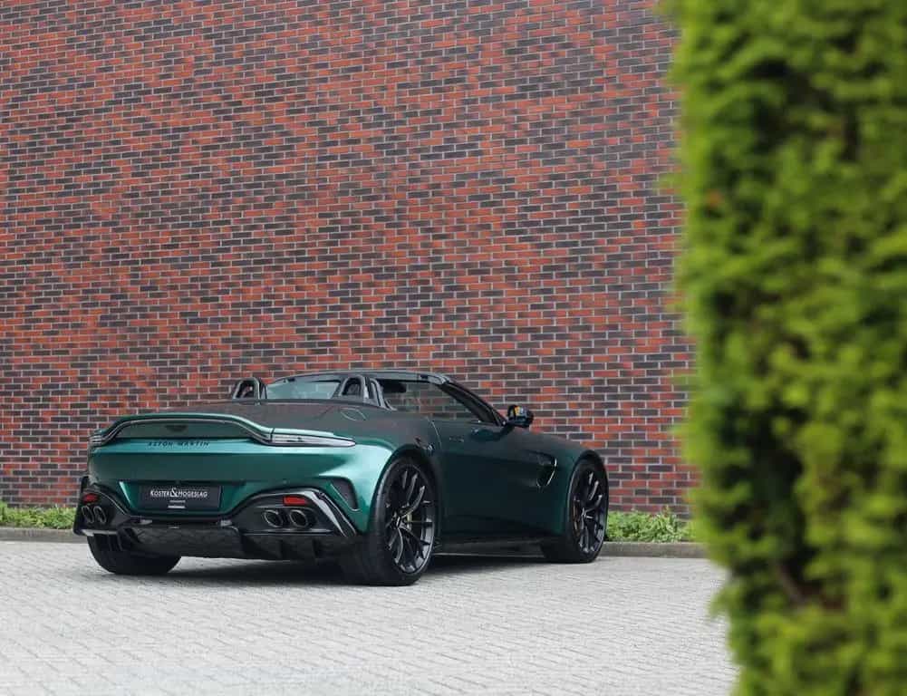 Aston Martin V8 Vantage Vantage Roadster 4.0 V8 | Malachite - B&W 09/2025-photo-16