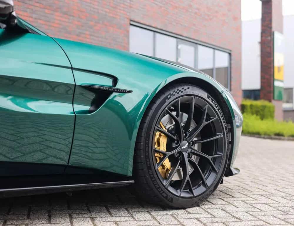 Aston Martin V8 Vantage Vantage Roadster 4.0 V8 | Malachite - B&W 09/2025-photo-18