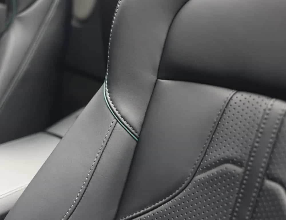 Aston Martin V8 Vantage Vantage Roadster 4.0 V8 | Malachite - B&W 09/2025-photo-2