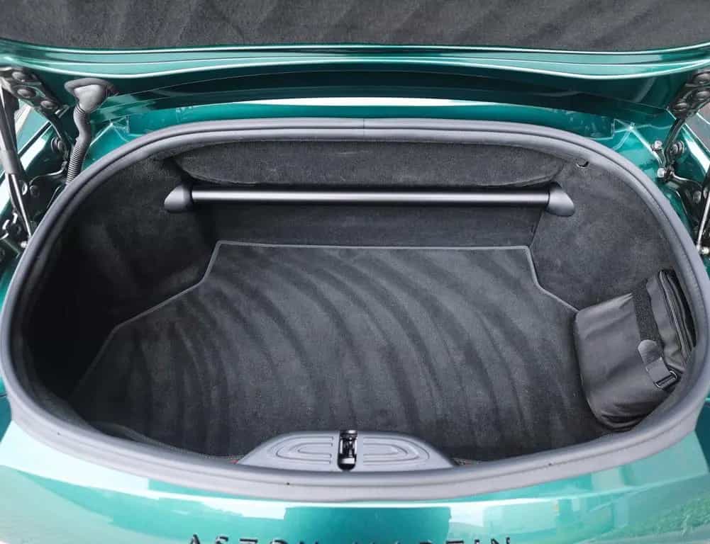 Aston Martin V8 Vantage Vantage Roadster 4.0 V8 | Malachite - B&W 09/2025-photo-21