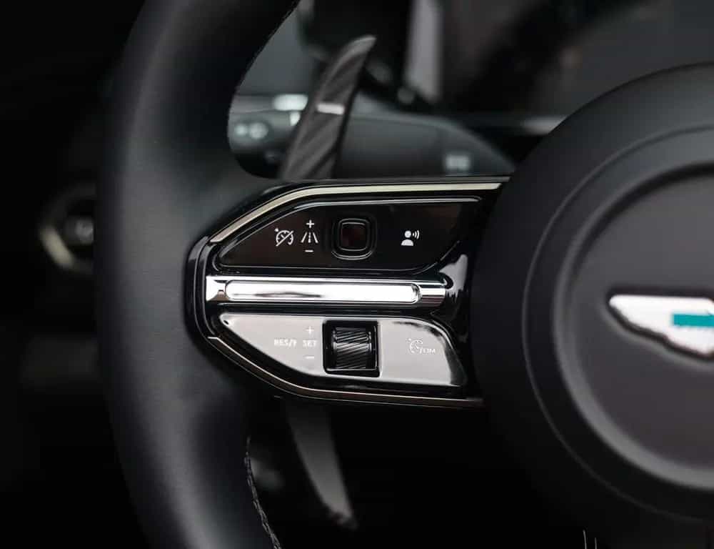 Aston Martin V8 Vantage Vantage Roadster 4.0 V8 | Malachite - B&W 09/2025-photo-32