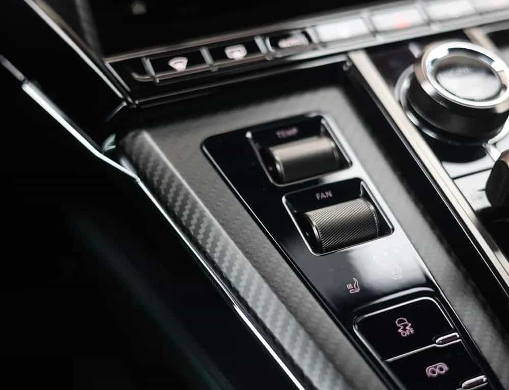 Aston Martin V8 Vantage Vantage Roadster 4.0 V8 | Malachite - B&W 09/2025-photo-37