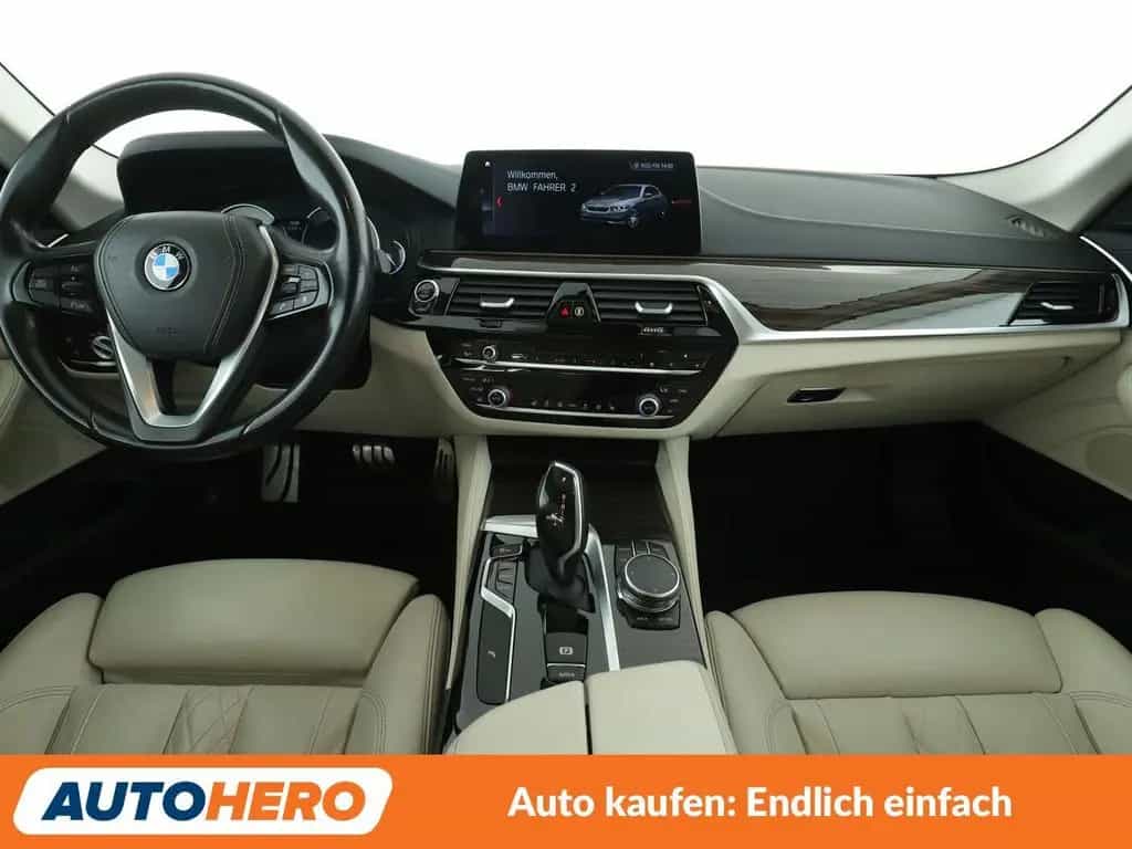 BMW 530 d Luxury Line Aut.*NAV*LED*HUD*TEMPO*CAM* 04/2017-photo-11