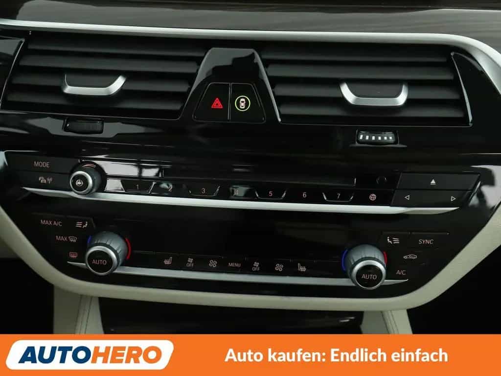BMW 530 d Luxury Line Aut.*NAV*LED*HUD*TEMPO*CAM* 04/2017-photo-22