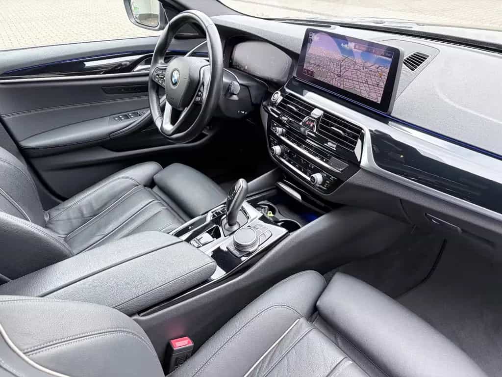 BMW 530 d Aut. PANO/AHK/HUD/STOP&GO/KOMFORTSITZE 02/2021-photo-11