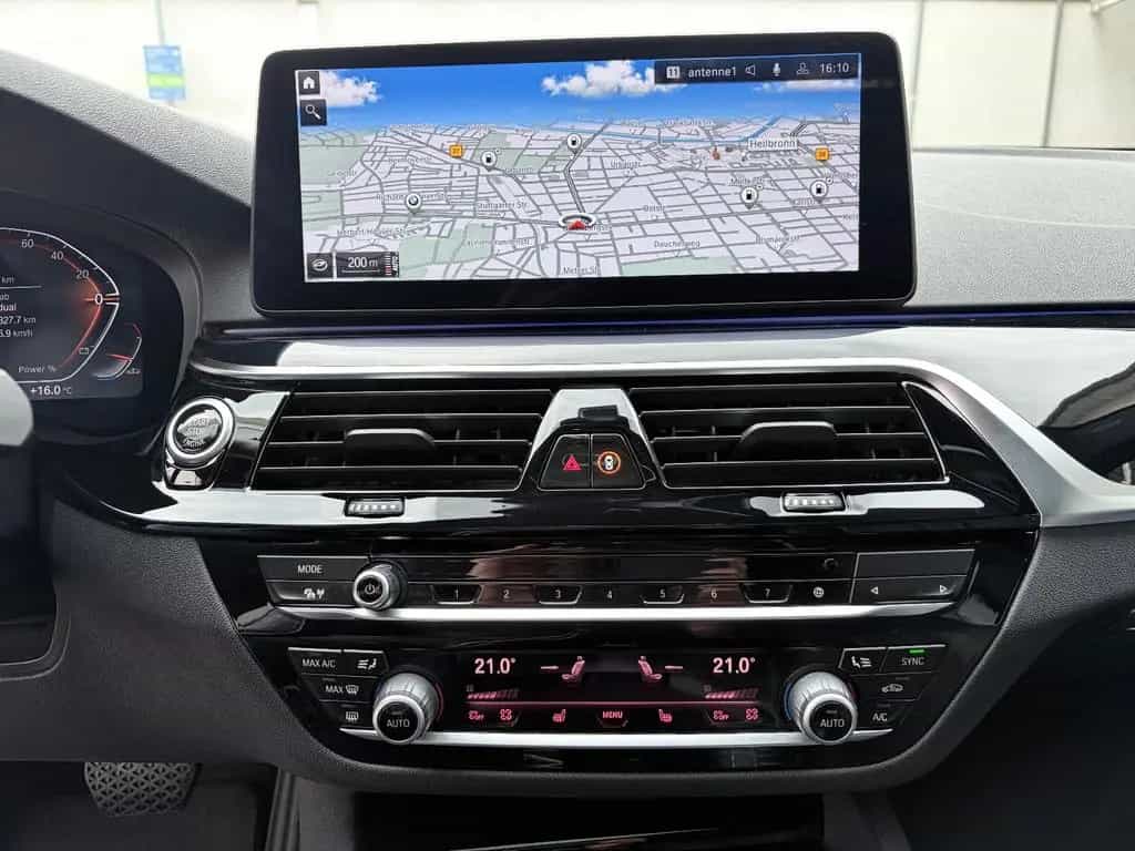 BMW 530 d Aut. PANO/AHK/HUD/STOP&GO/KOMFORTSITZE 02/2021-photo-26