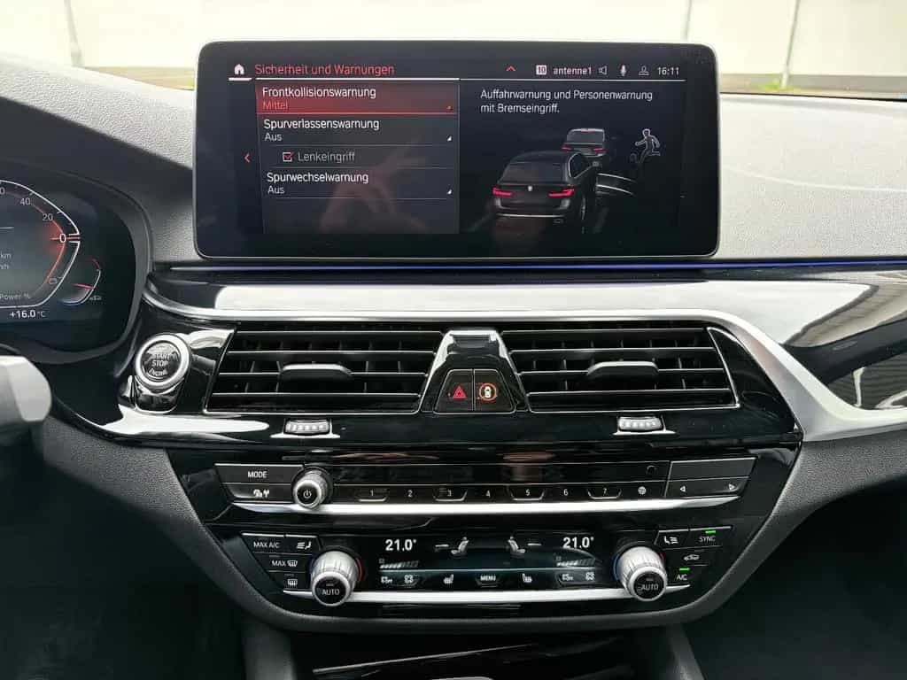 BMW 530 d Aut. PANO/AHK/HUD/STOP&GO/KOMFORTSITZE 02/2021-photo-31