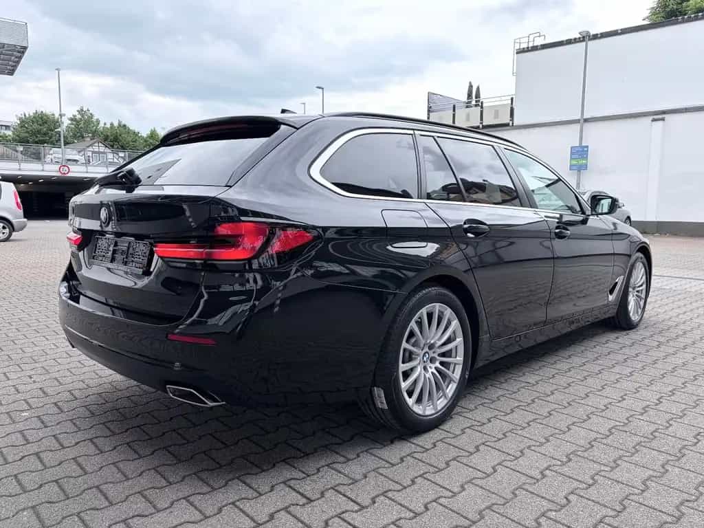 BMW 530 d Aut. PANO/AHK/HUD/STOP&GO/KOMFORTSITZE 02/2021-photo-4