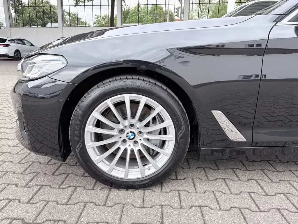 BMW 530 d Aut. PANO/AHK/HUD/STOP&GO/KOMFORTSITZE 02/2021-photo-8