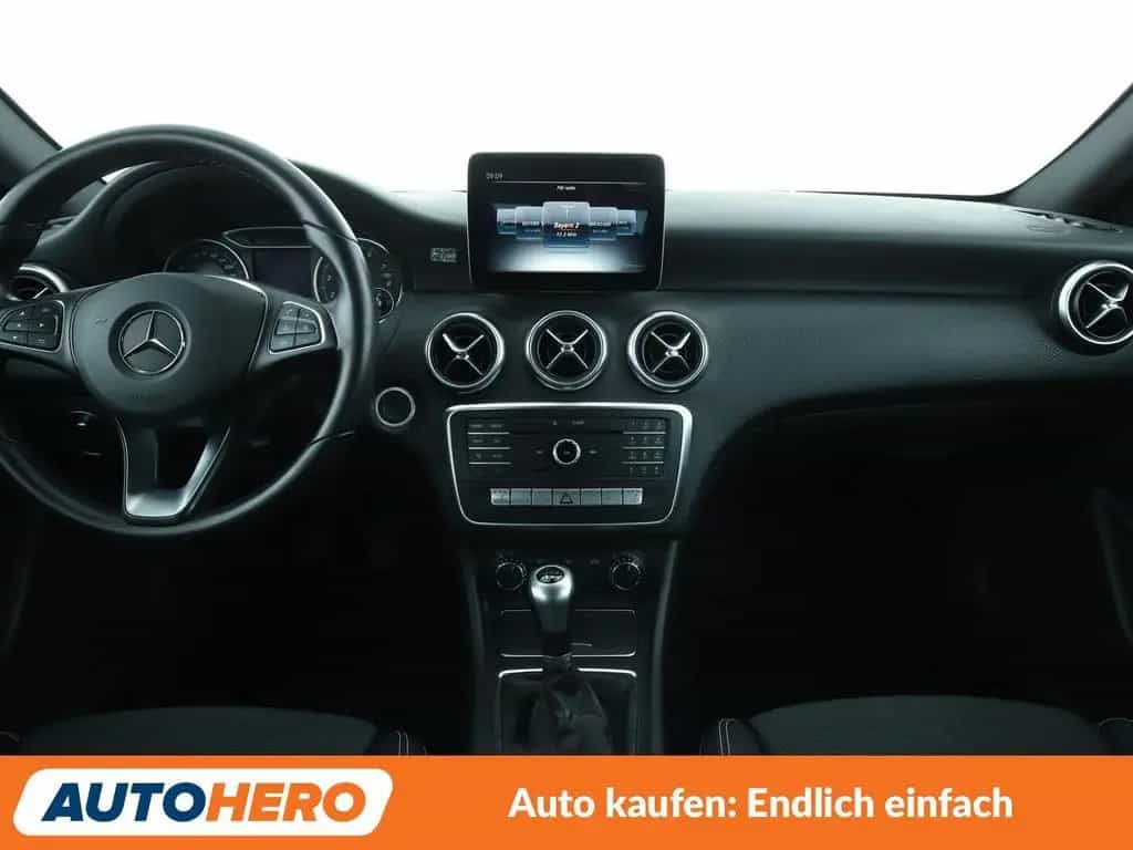 Mercedes-Benz A 180 A-Klasse A 180 BlueEfficiency Style*NAVI*PDC*SHZ 06/2016-photo-11