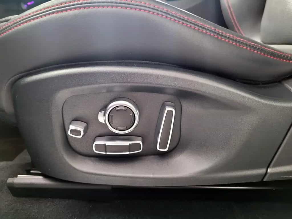 Jaguar E-Pace D180 AWD R-Dynamic/Pano/ACC/Leder/1Hand 03/2018-photo-17