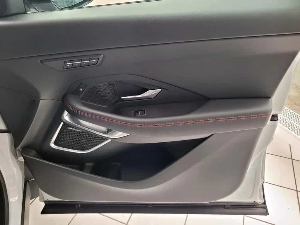 Jaguar E-Pace D180 AWD R-Dynamic/Pano/ACC/Leder/1Hand 03/2018-photo-32