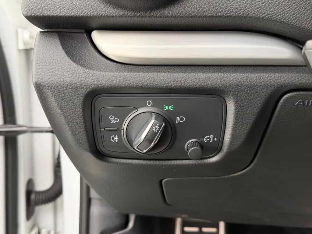 Audi A3 1.5 TFSI Lim.*S LINE*XENON-B&O-TEMPO-SHZ-MMI 02/2018-photo-32