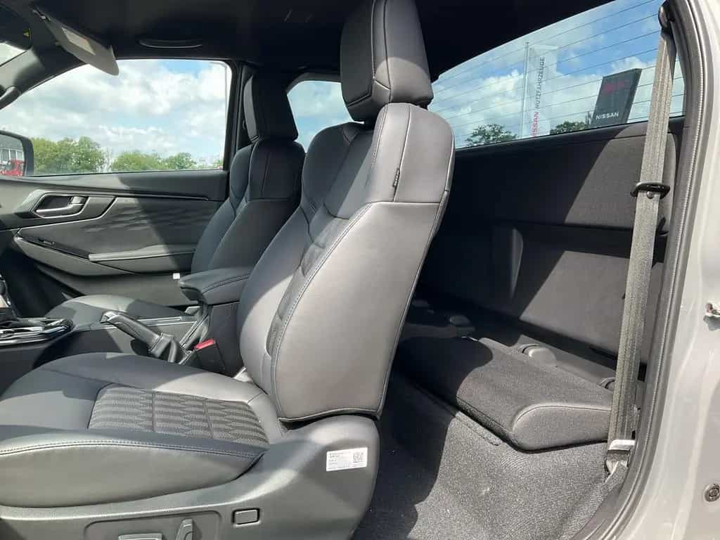 Isuzu D-Max Space Cab 1,9l 4x4 163PS AT - V-Cross null-photo-9