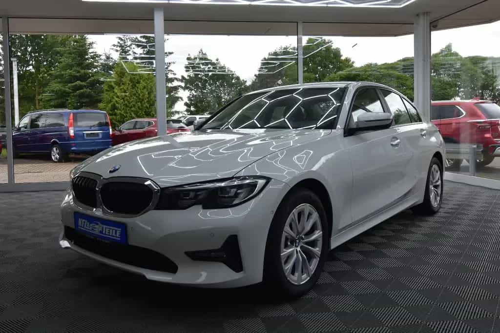 BMW 320 i xDrive Advantage Assistenz Plus ACC SHZ LED 07/2020-photo-2