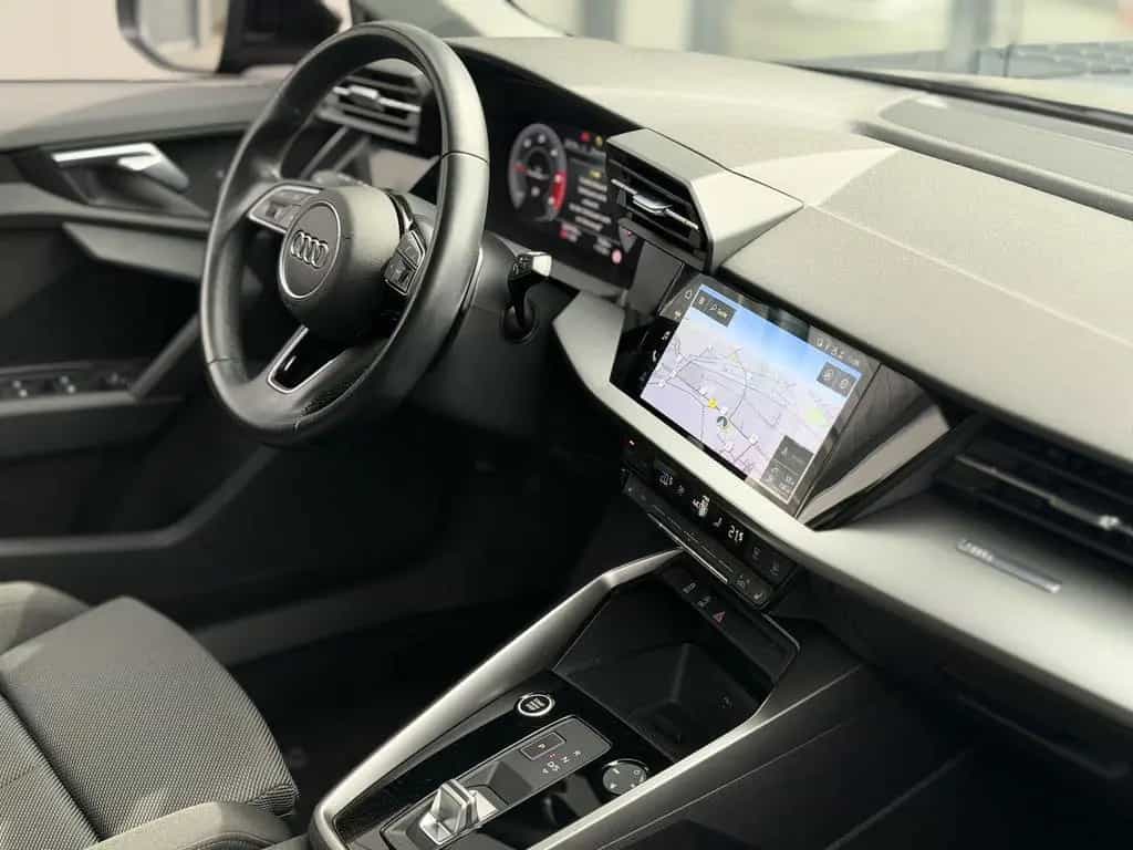 Audi A3 35 TDI S-Line / Kamera / Gewindefahrwerk 12/2020-photo-17
