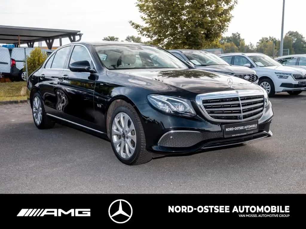 Mercedes-Benz E 400 4M EXCLUSIVE MEMORY PANO 360 COMAND LED 04/2018-photo-2