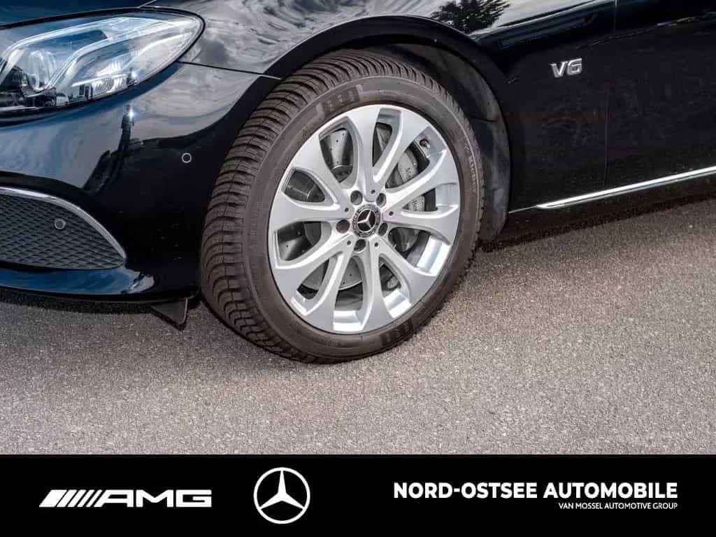 Mercedes-Benz E 400 4M EXCLUSIVE MEMORY PANO 360 COMAND LED 04/2018-photo-4