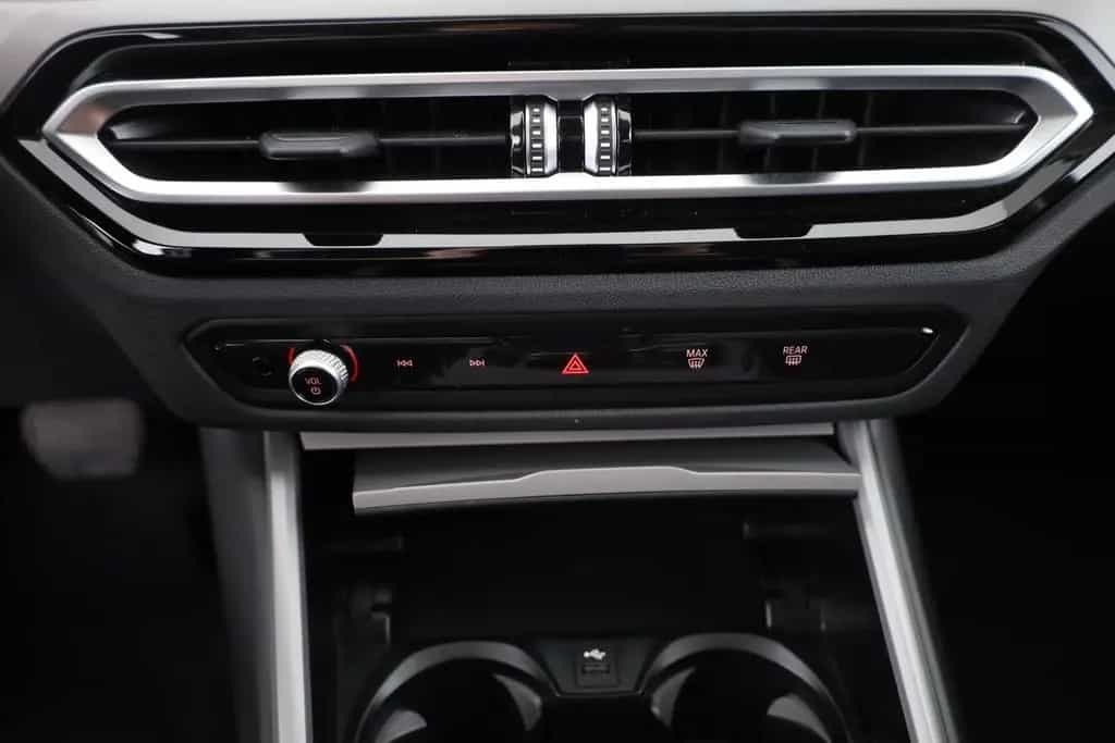 BMW 318 i Touring LED Navi Kamera el. Heckklappe DAB 03/2023-photo-12