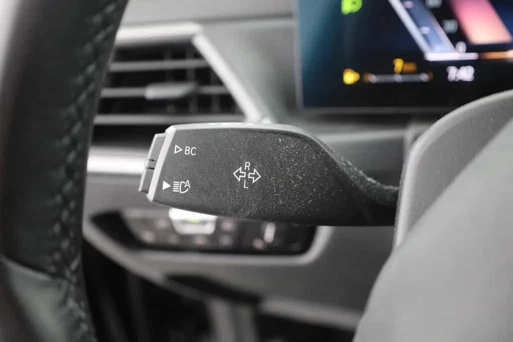 BMW 318 i Touring LED Navi Kamera el. Heckklappe DAB 03/2023-photo-18