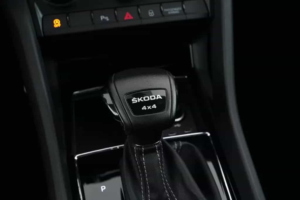 Skoda Karoq SPORTLINE 2.0TSI DSG 4X4 ANHÄNGERKUPPLUNG 06/2022-photo-30