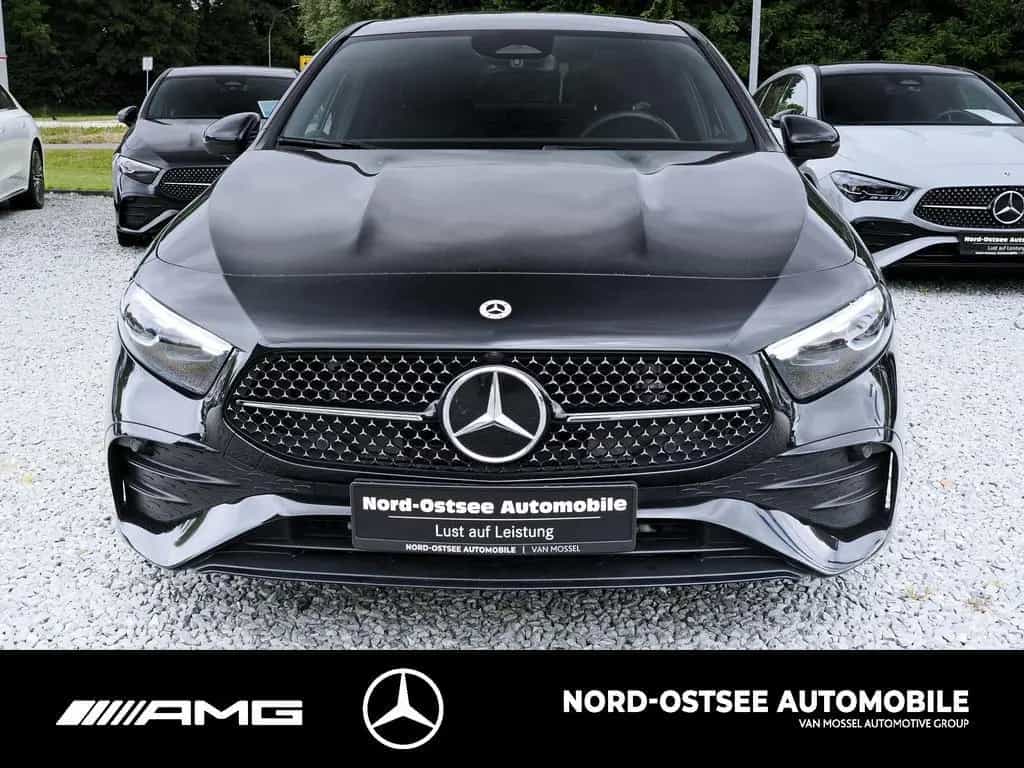 Mercedes-Benz A 200 LIMO AMG KAMERA PANO ADVANCED MBUX NIGHT 03/2025-photo-1