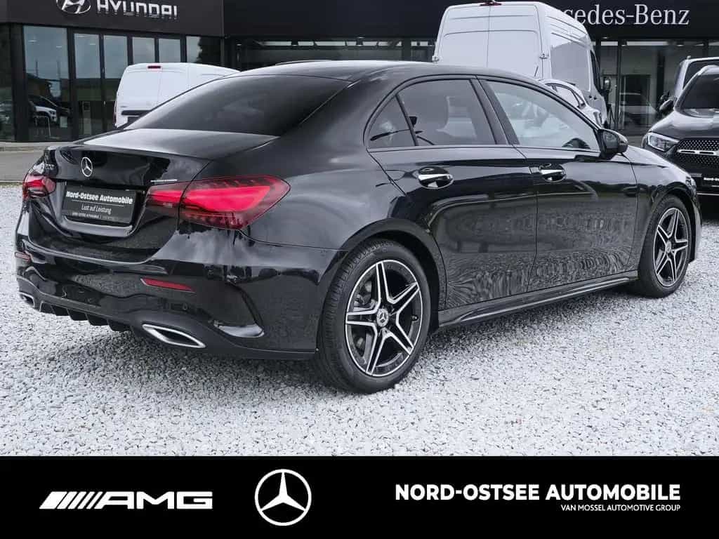 Mercedes-Benz A 200 LIMO AMG KAMERA PANO ADVANCED MBUX NIGHT 03/2025-photo-3