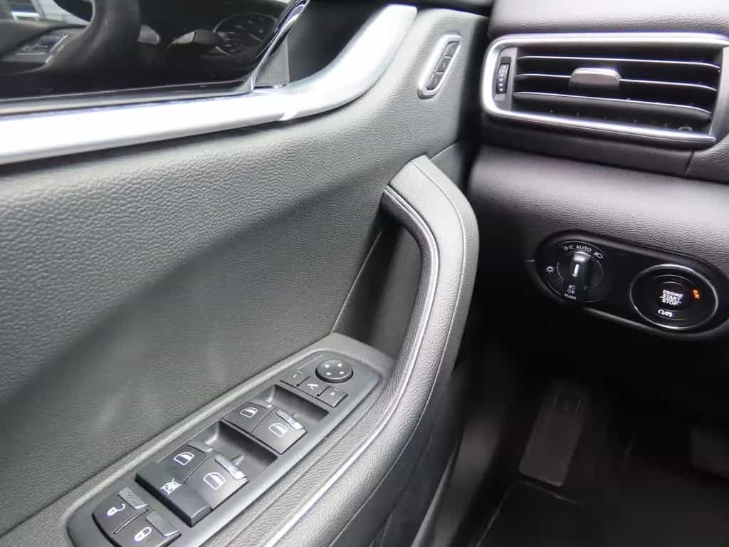 Maserati Levante Q4 3.0 V6 Autom. 360° Kamera Panorama 03/2021-photo-16